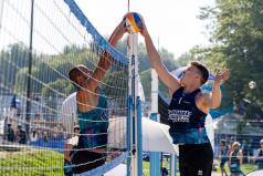 Rywalizacja-siatkarzy-podczas-Chwiaki-Volley-2025-1