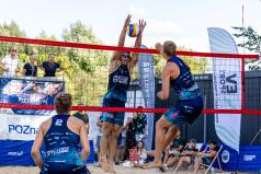 Siatkarze-na-boisku-do-siatkowki-plaowej-2