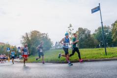 25-PM-biegacze-na-trasie-maratonu-2