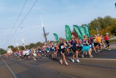 25-PM-biegacze-na-trasie-maratonu-3