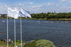 Widok na jezioro, flagi POSiR i Poznania (fot. A.Ciereszko)